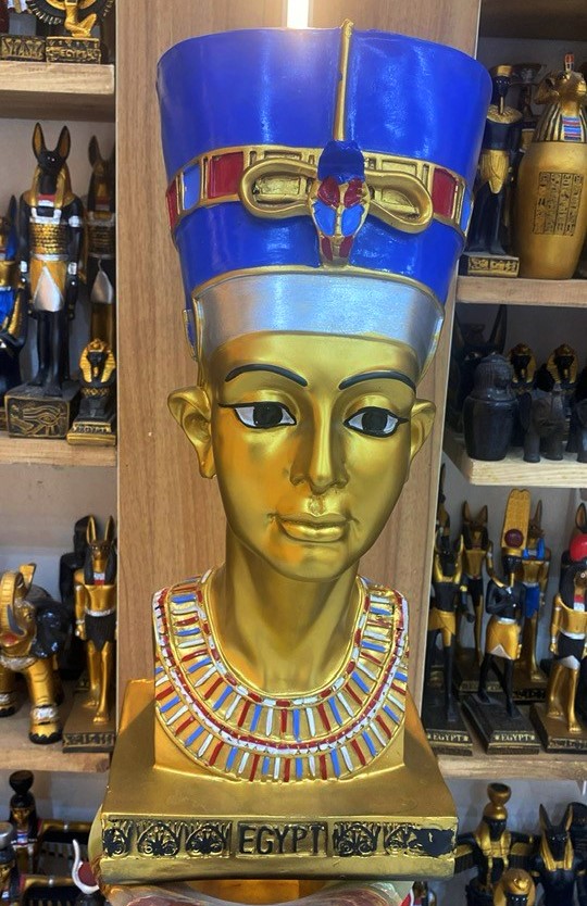 لوحات بديعة جاهزة هدايا لسياح العالم فى الأقصر لوحات بديعة جاهزة هدايا لسياح العالم فى الأقصر