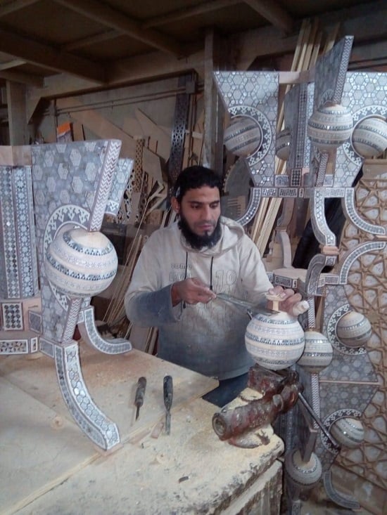 محمد داخل الورشة