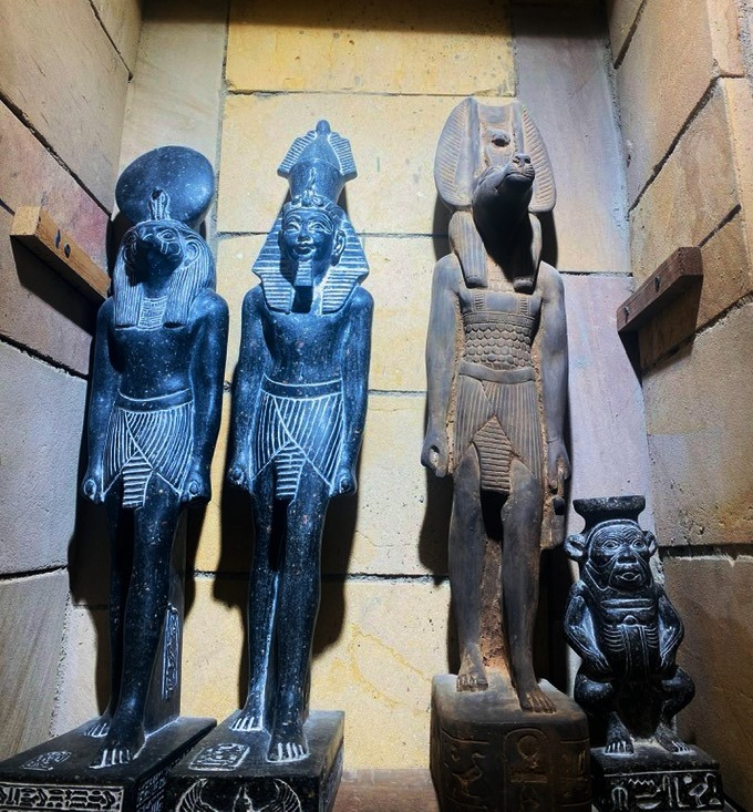 ورش صناعة التحف والألباستر تتحول لمتاحف تسحر سياح العالم ورش صناعة التحف والألباستر تتحول لمتاحف تسحر سياح العالم