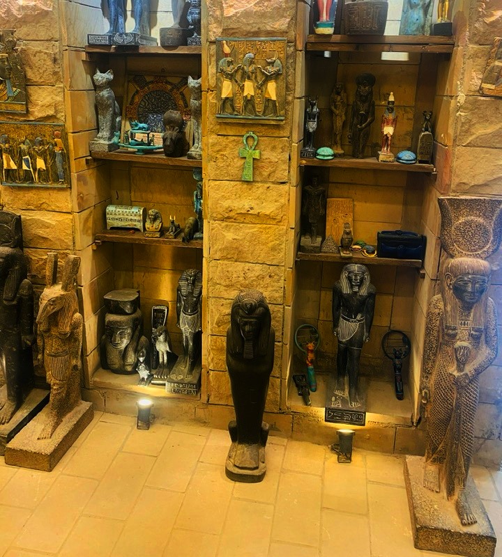 ورش صناعة التحف والألباستر سحر الهدايا لسياح العالم ورش صناعة التحف والألباستر سحر الهدايا لسياح العالم