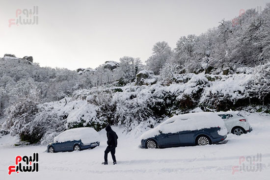 الثلج يكتسى السيارات