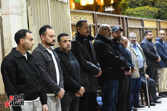 اصحاب نضال الشافعى فى عزاء والدته