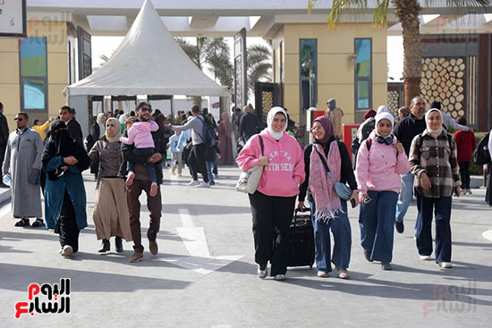 ابتسامة في طريق المعرض