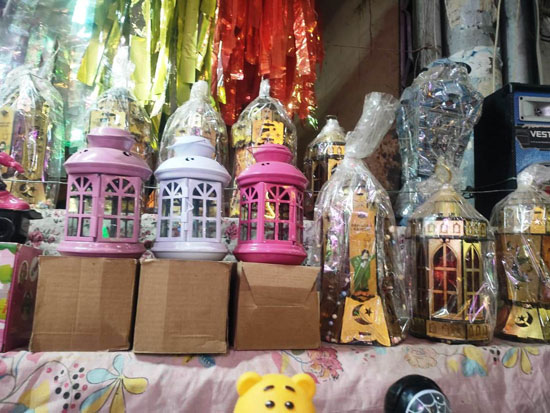 فوانيس-بأشكال-مختلفة-فى-المحلات-والبايكات-قبل-شهر-رمضان