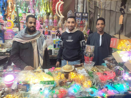 فوانيس-رمضان-على-كل-شكل-ولون-بالأقصر