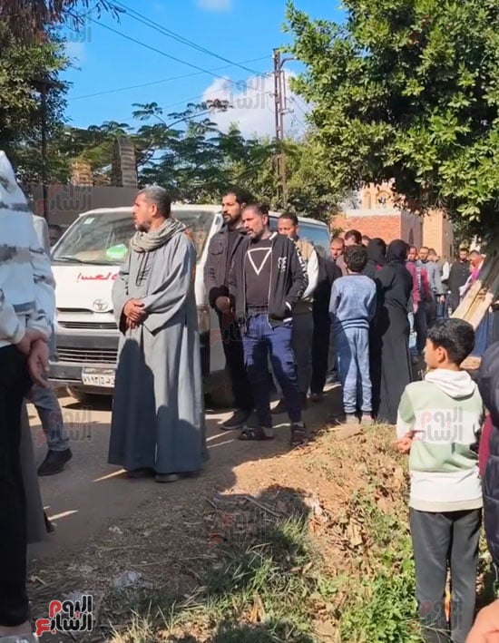 وسط-انهيار-الأم..-تشييع-جثامين-الأشقاء-الـ5-بمقابر-الأسرة-بميت-عاصم-ببنها