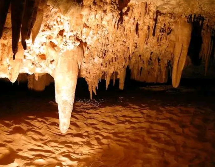 كهف الجارة (7)