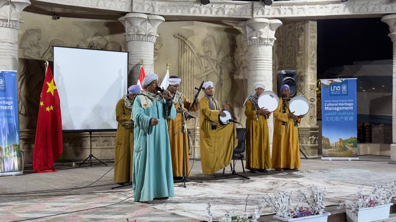 فلكلور شعبى بالحفل الختامي لتدشين المدرسة الشتوية الدولية فلكلور شعبى بالحفل الختامي لتدشين المدرسة الشتوية الدولية