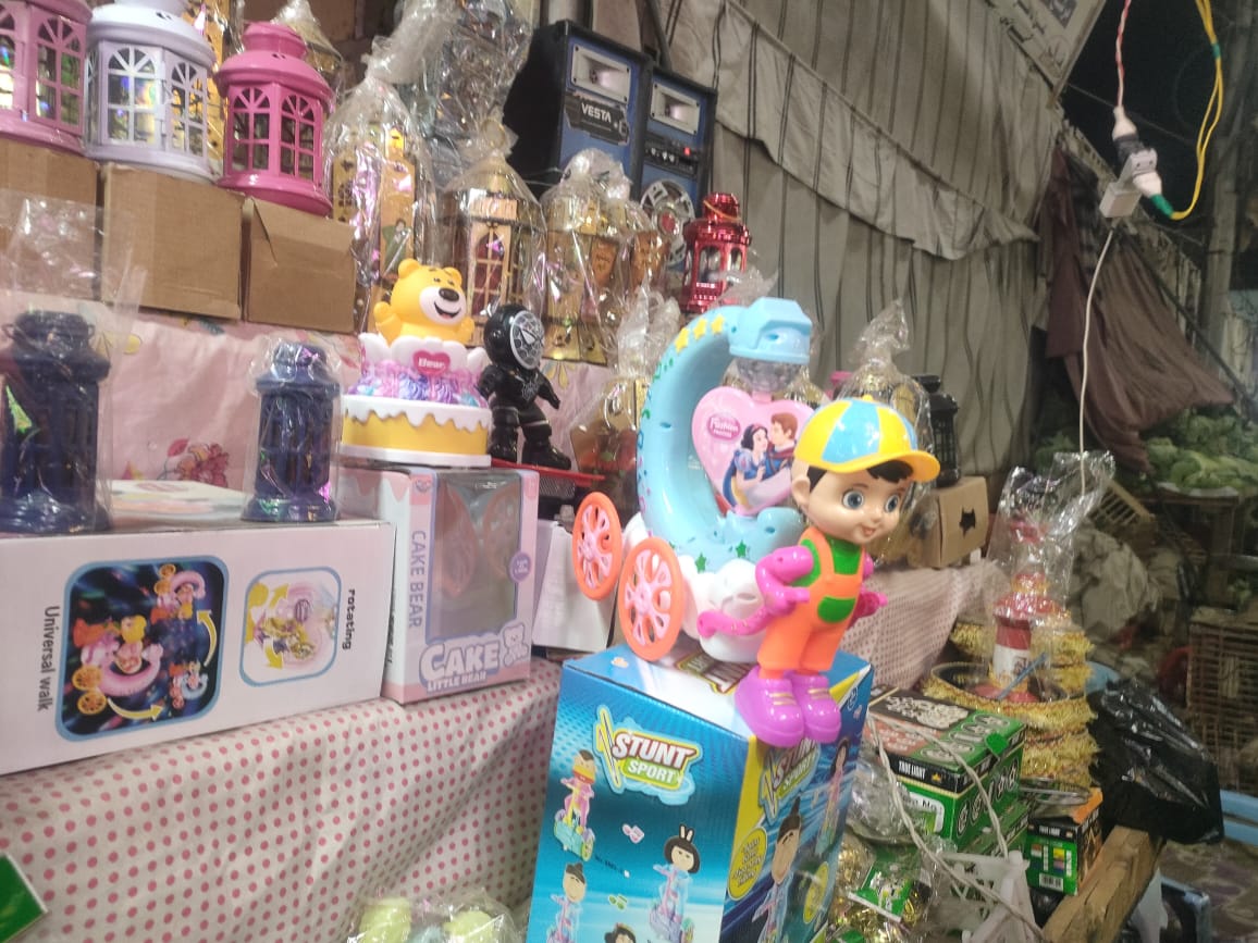 أشكال متنوعة لفوانيس شهر رمضان فى الأسواق