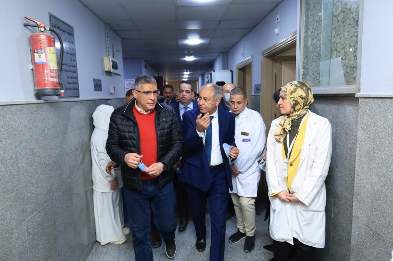 محافظ الجيزة فى جولة بمستشفى الحوامدية