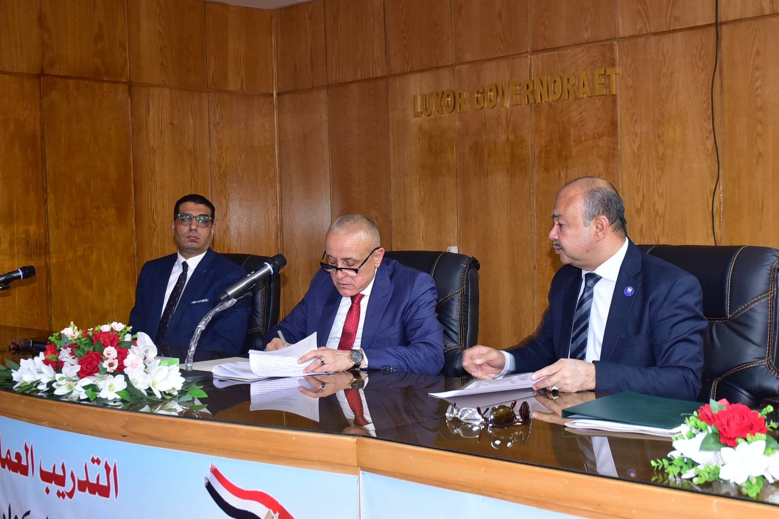 محافظ الأقصر يبحث تطبيق قانون التقنين الجديد رقم 168 لسنة 2025