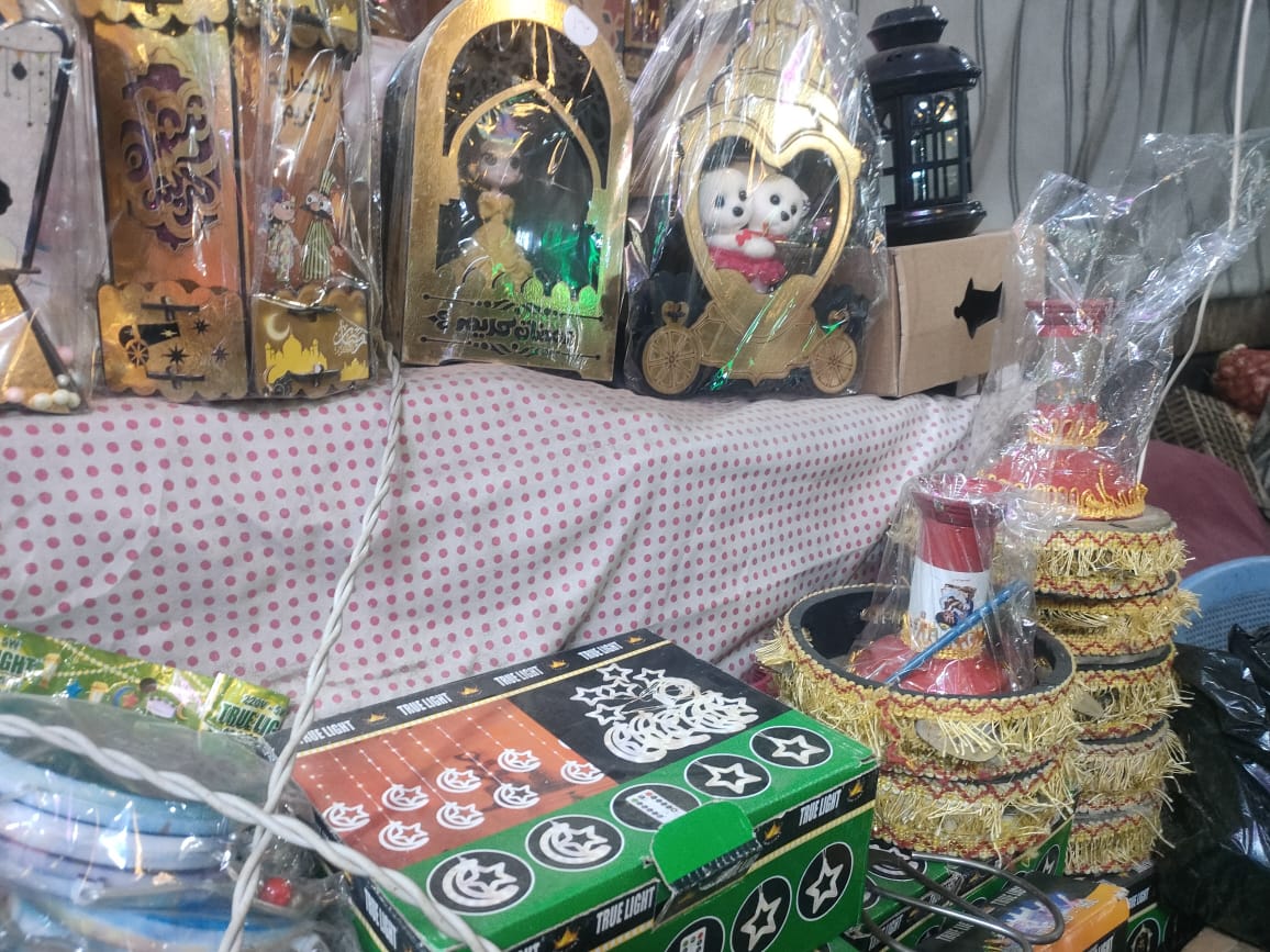 هدايا وفوانيس متنوعة جاهزة للاطفال قبل دخول شهر رمضان