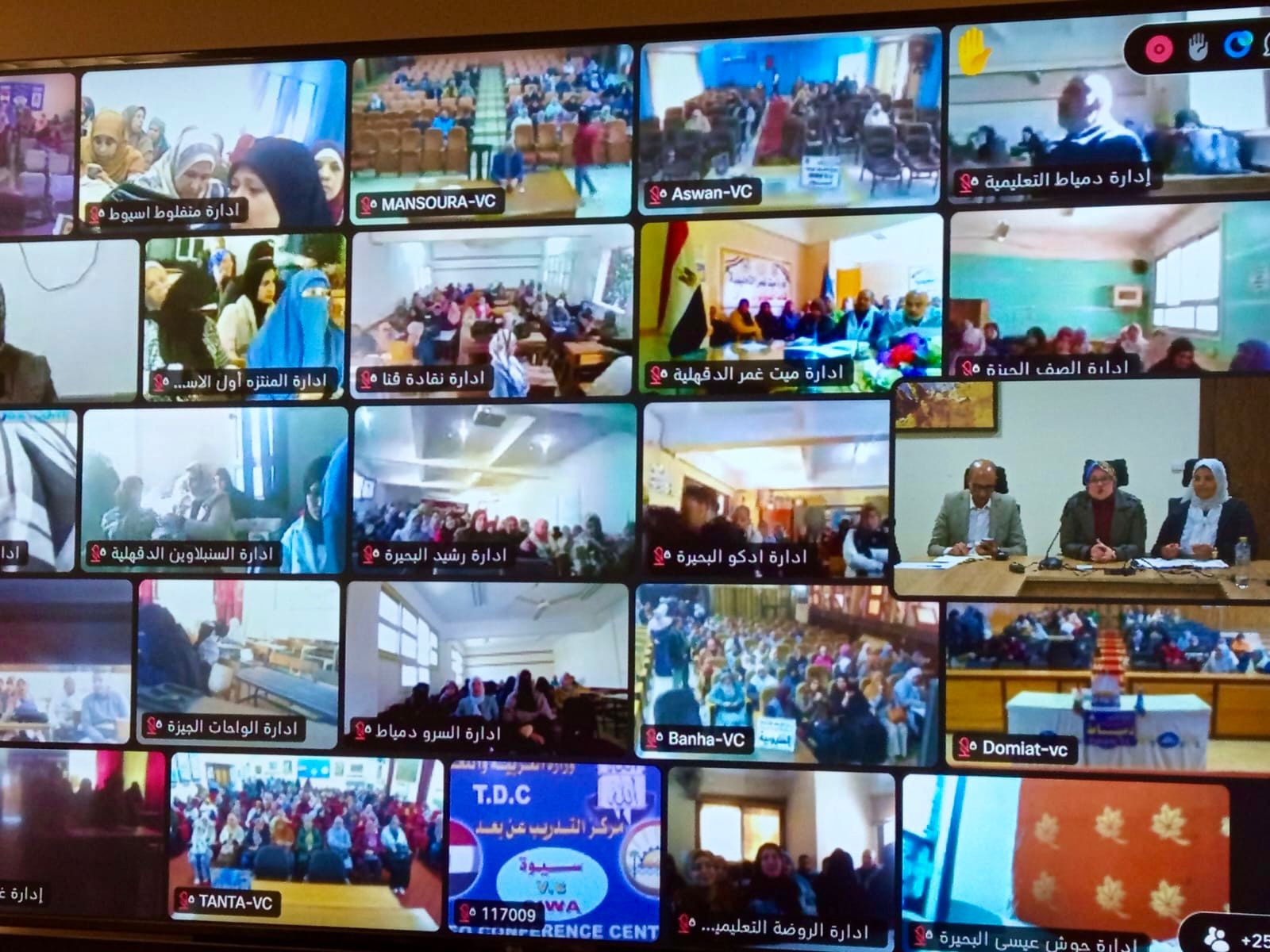 تدريب بمعلمي المرحلة الابتدائية والإعدادية (3)