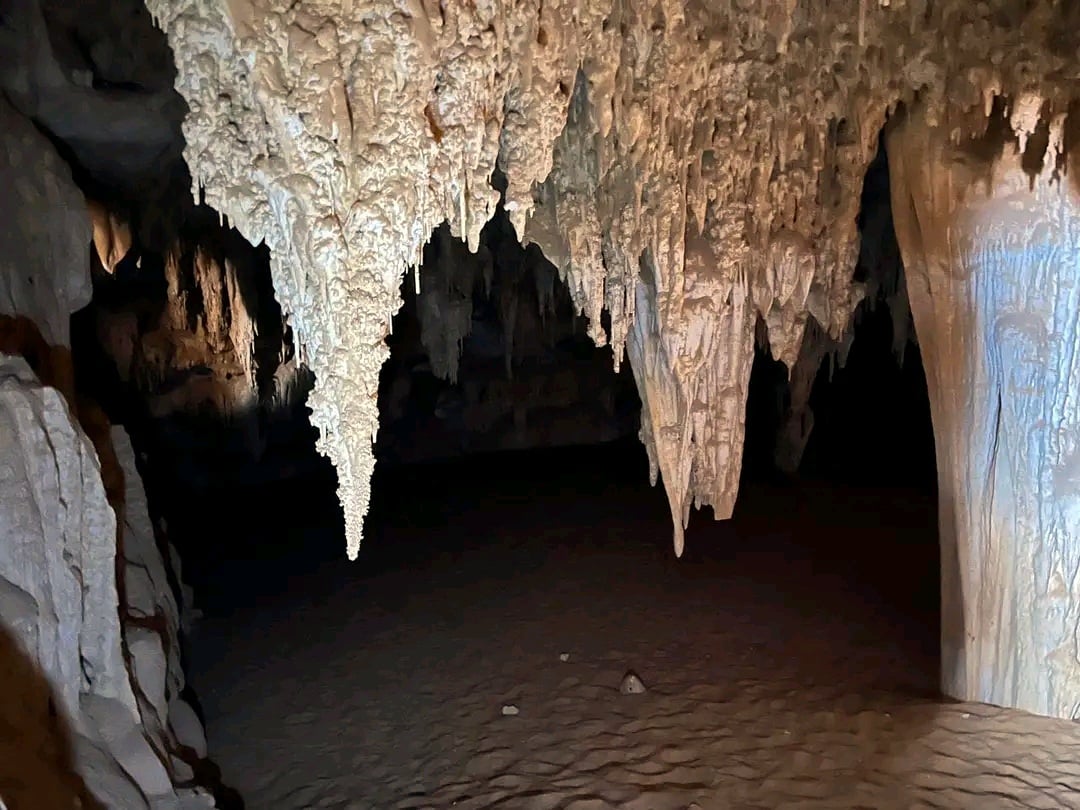 كهف الجارة (1)