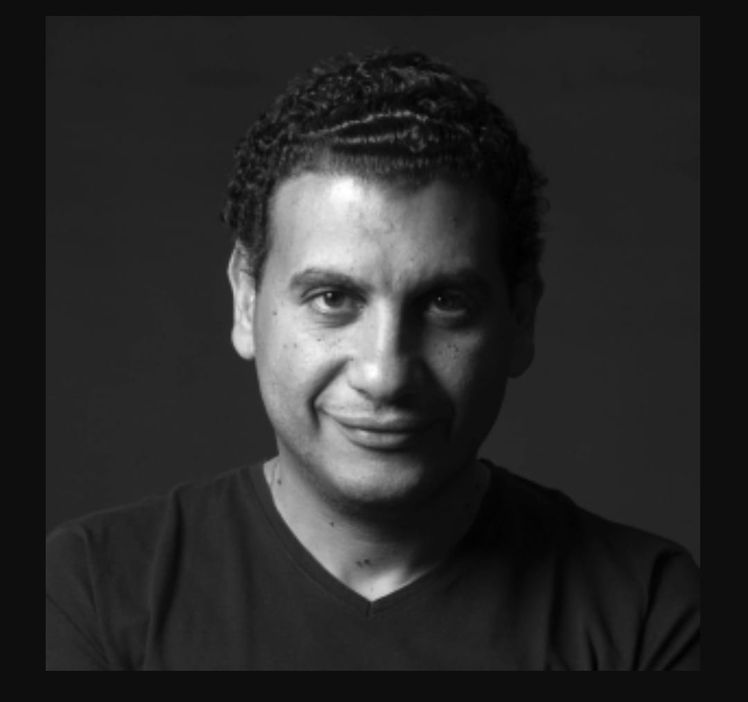 الفنان المصري روماني حافظ يشارك بمهرجان إكسبوجر الدولي بالشارقة (1)