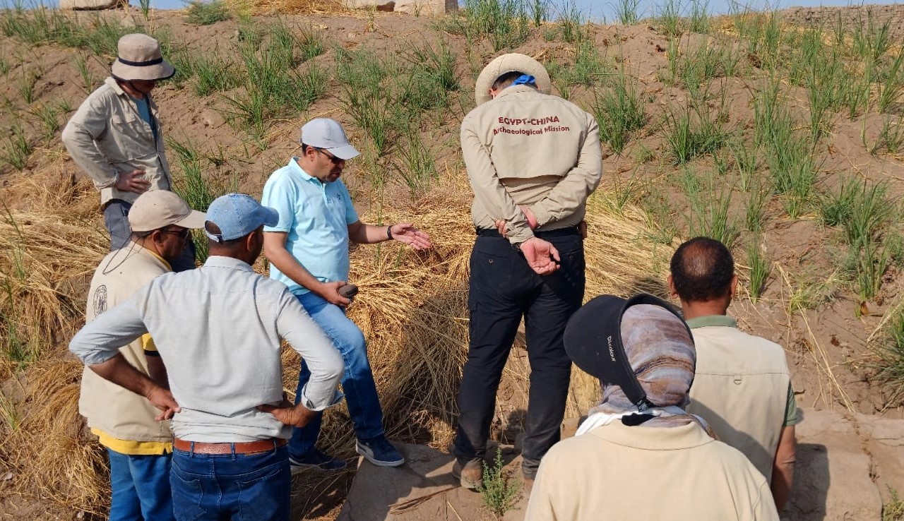 جانب من حفائر البعثة الصينية فى معبد مونتو بالكرنك جانب من حفائر البعثة الصينية فى معبد مونتو بالكرنك