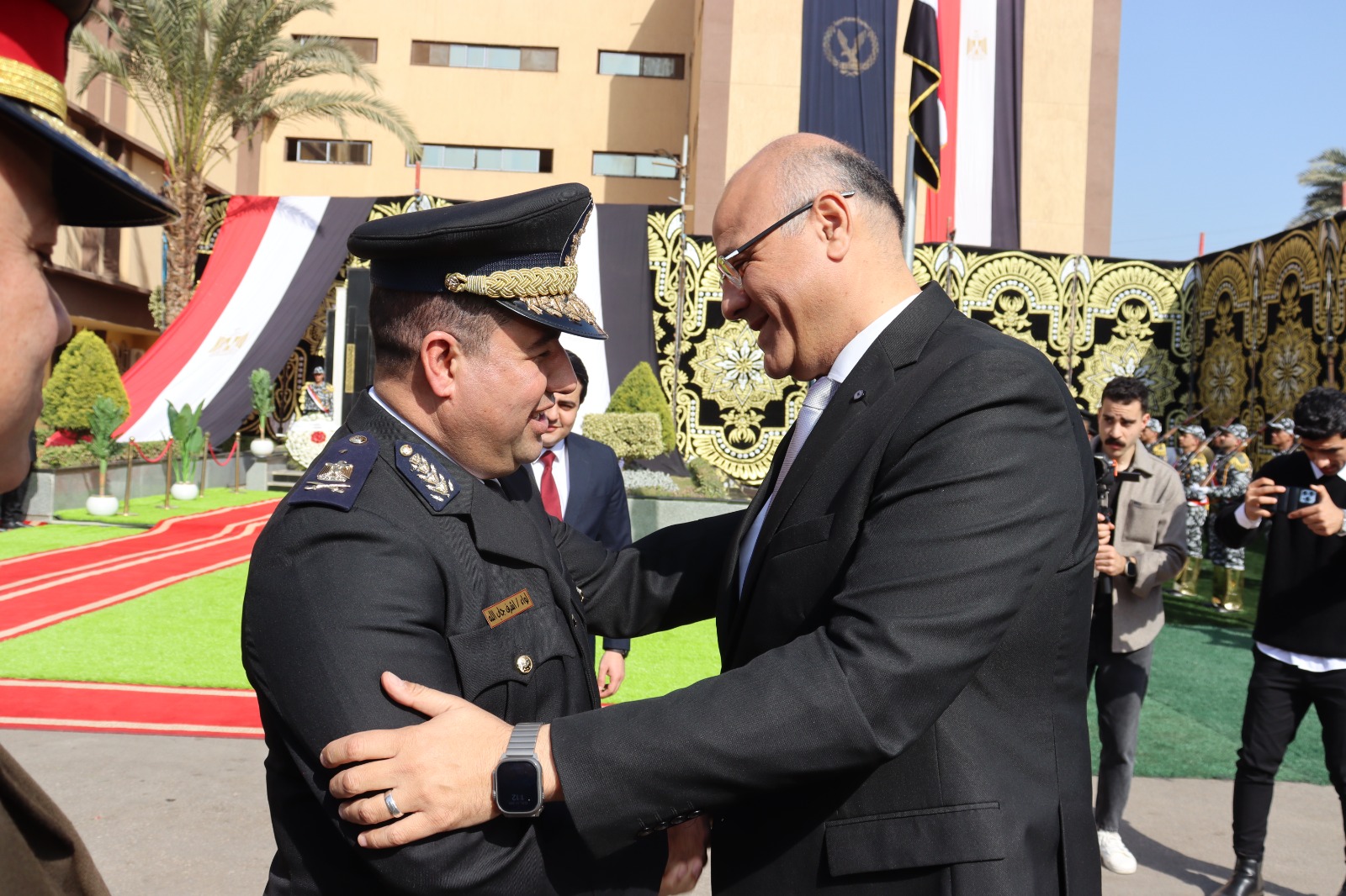 محافظ القليوبية يهنئ مدير الأمن بعيد الشرطة