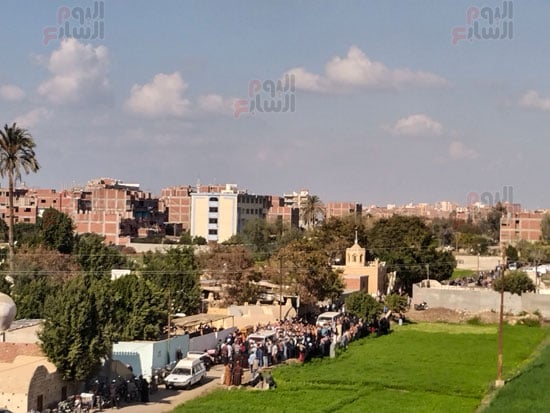 وسط-انهيار-الأم..-تشييع-جثامين-الأشقاء-الـ5-بمقابر-الأسرة-بميت-عاصم-ببنها 4