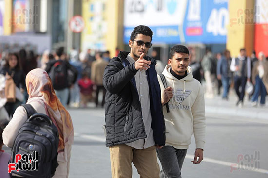 شباب المعرض