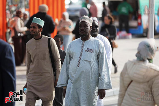 أجانب فى المعرض