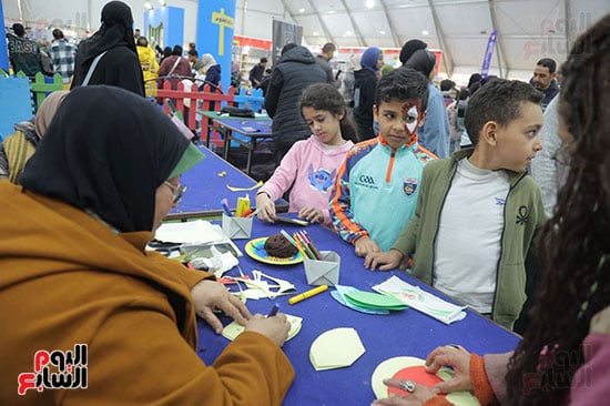 أطفال المعرض