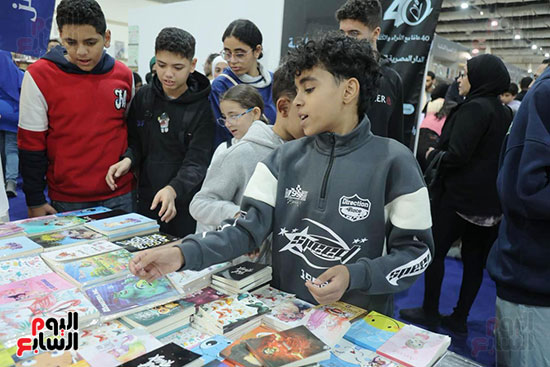 صغار السن فى المعرض