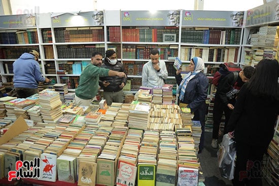 داخل قاعات المعرض