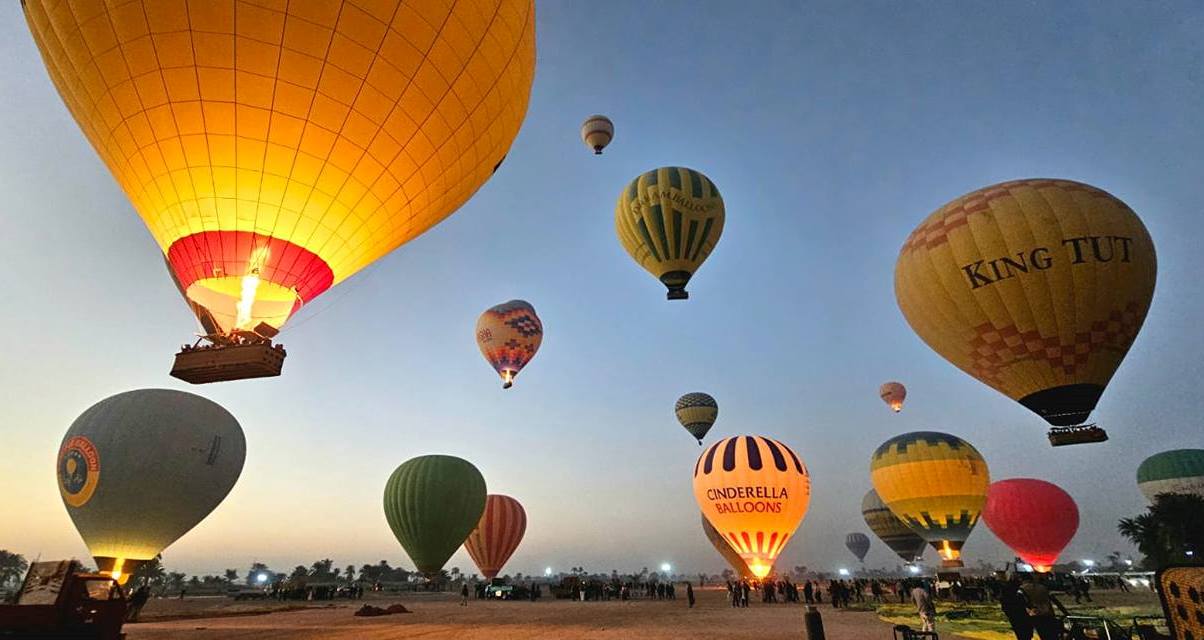 تحليق رحلات البالون الطائر فى سماء غرب الأقصر