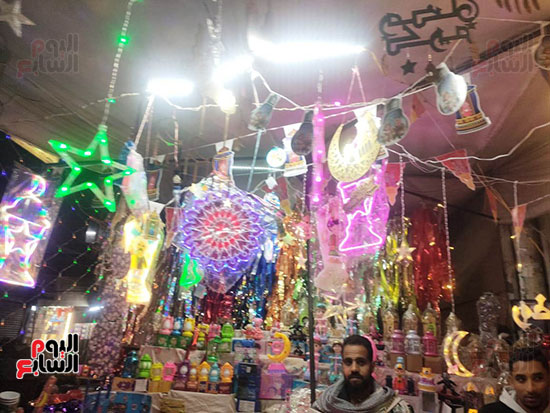 زينة-متنوعة-تنتشر-فى-البايكات-والمحلات-قبل-رمضان