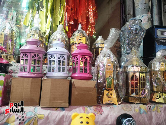 فوانيس-بأشكال-مختلفة-فى-المحلات-والبايكات-قبل-شهر-رمضان