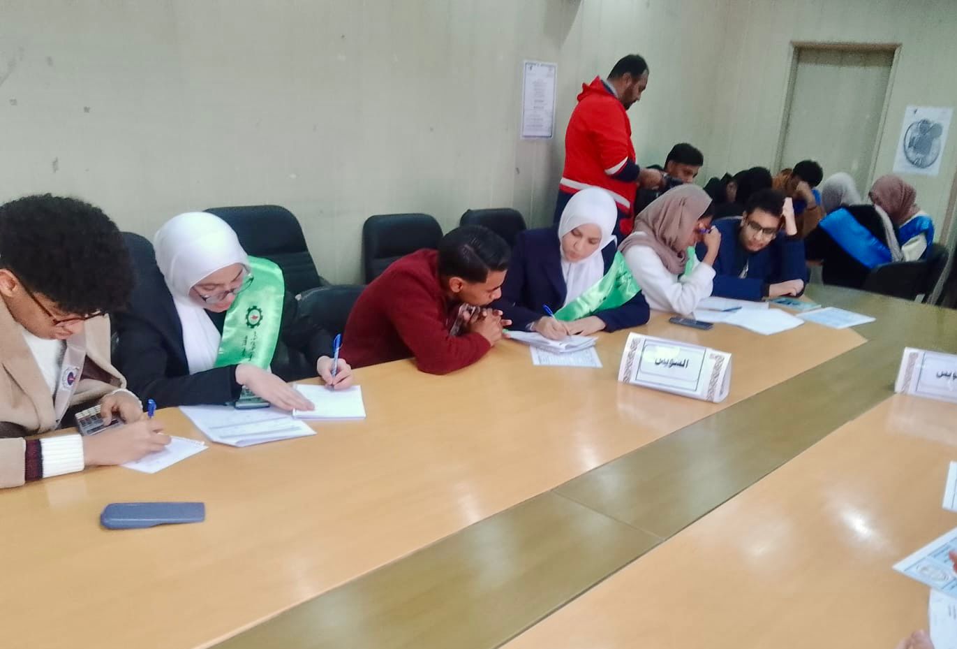 تدريب بمعلمي المرحلة الابتدائية والإعدادية (2)