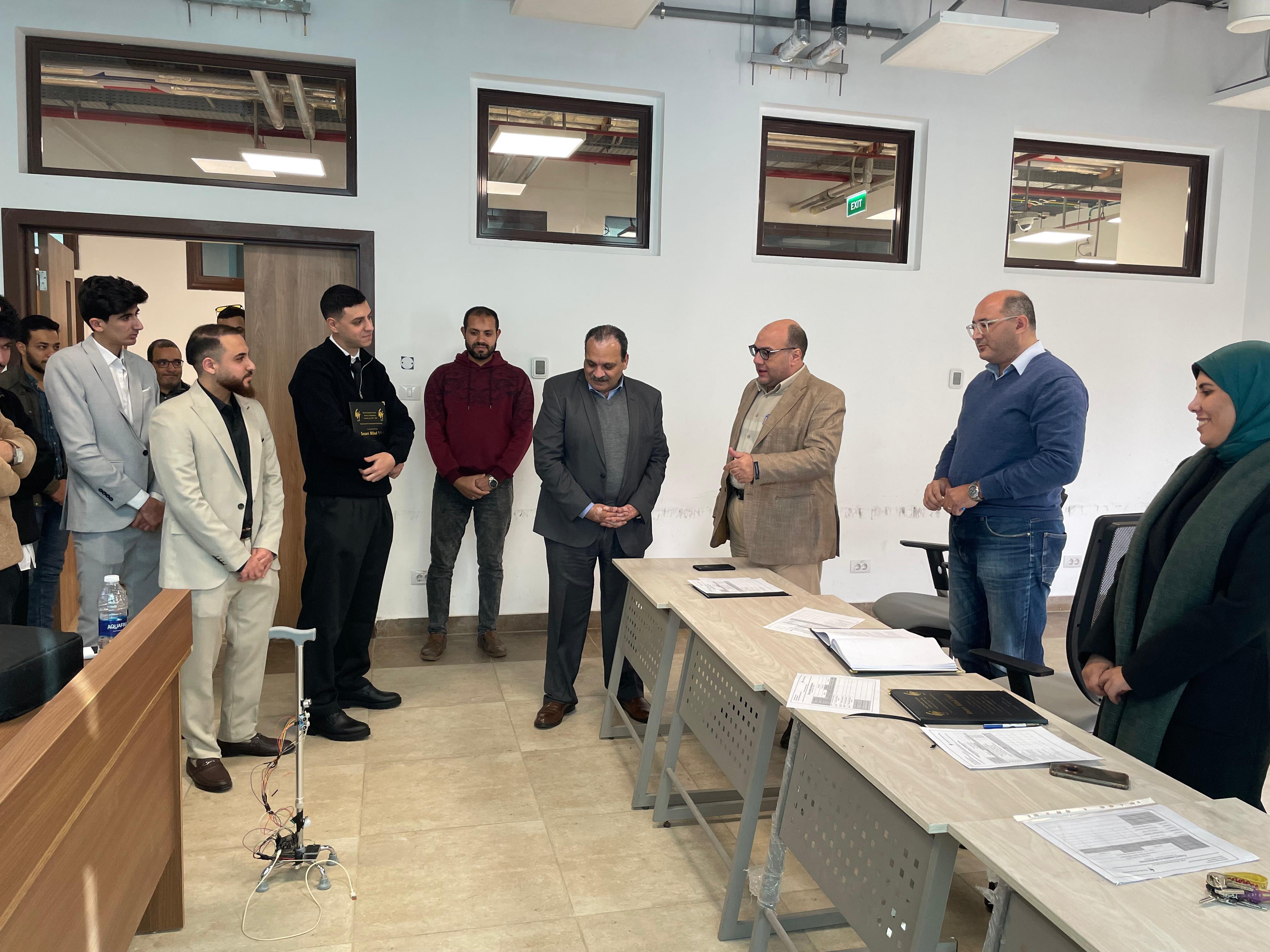 رئيس جامعة بنها الأهلية يتابع مشروعات تخرج أول دفعة من كلية الهندسة رئيس جامعة بنها الأهلية يتابع مشروعات تخرج أول دفعة من كلية الهندسة