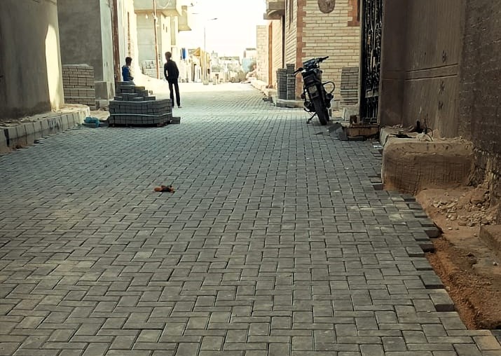 رصف الشوارع الضيقة في مطروح بالانترلوك رصف الشوارع الضيقة في مطروح بالانترلوك