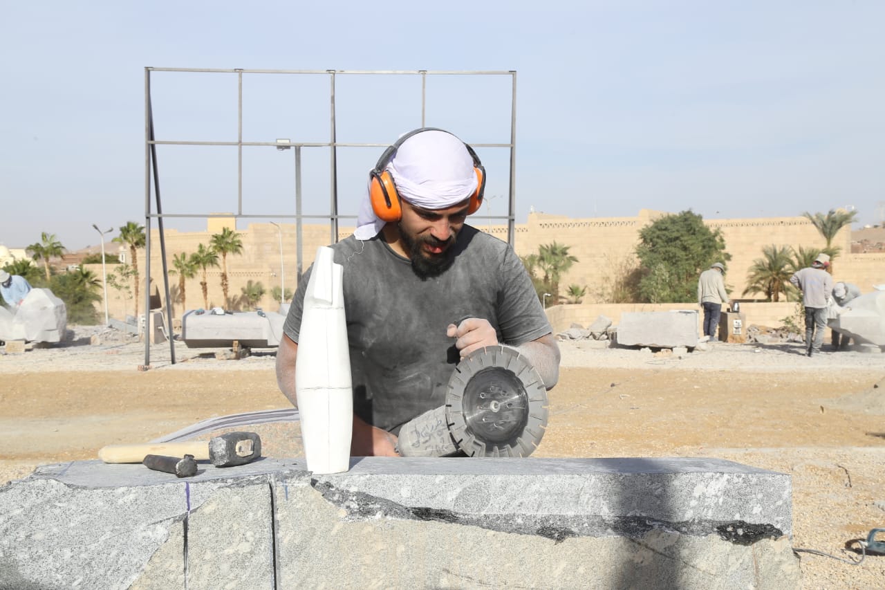 ورشة الشباب في سيمبوزيوم أسوان الدولي للنحت