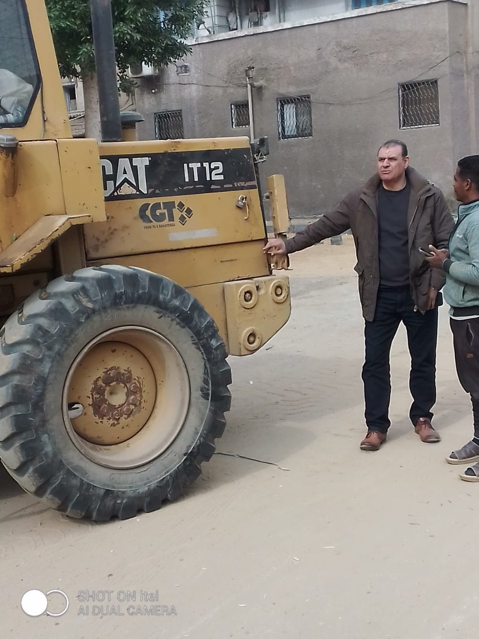 رئيس حي العجوزة يتابع أعمال تطوير شارع محمود بدر الدين بمنطقة الزمالك (1)