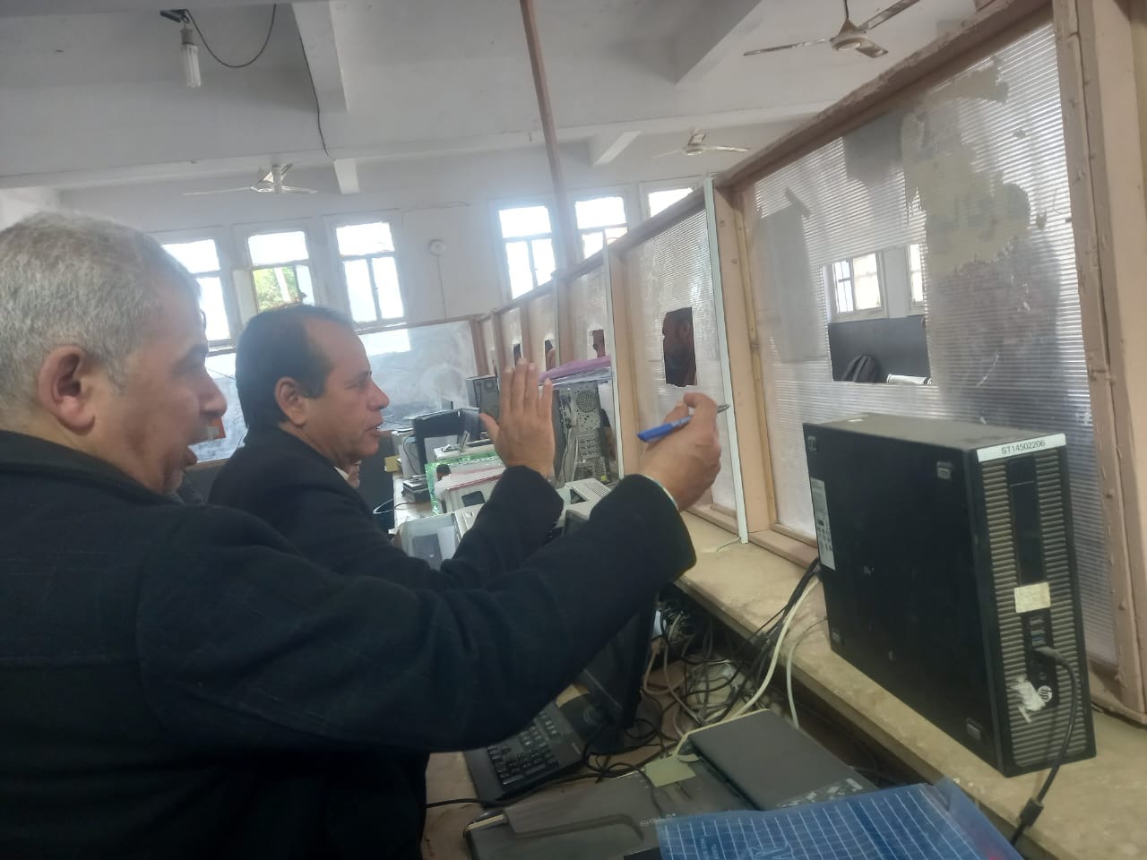 حملات فى العياط لتجميل الطرق ومداخل القرى وتحسين مستوى النظافة (5)