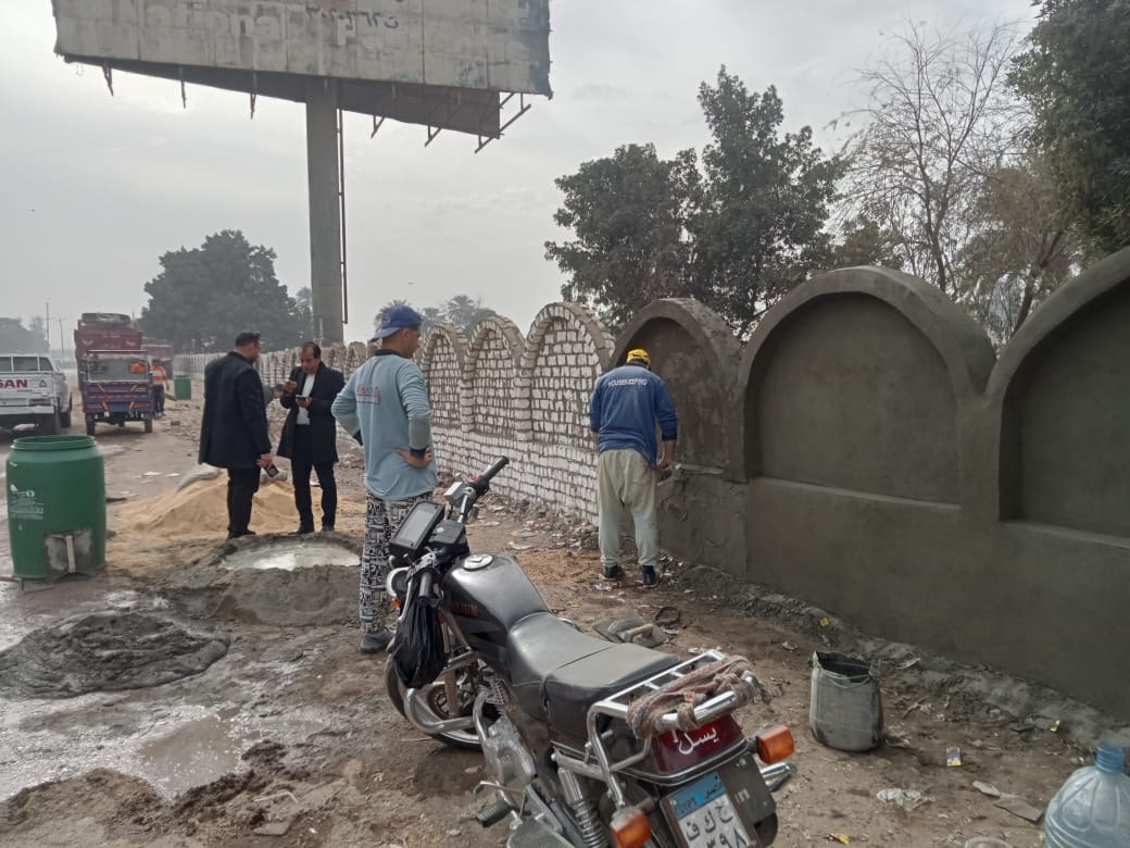 حملات فى العياط لتجميل الطرق ومداخل القرى وتحسين مستوى النظافة (3)