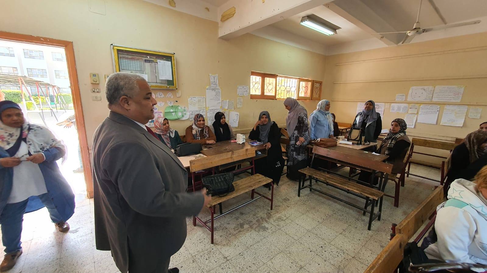 جولة بتصحيح أوراق امتحانات الشهادة الإعدادية فى الأقصر