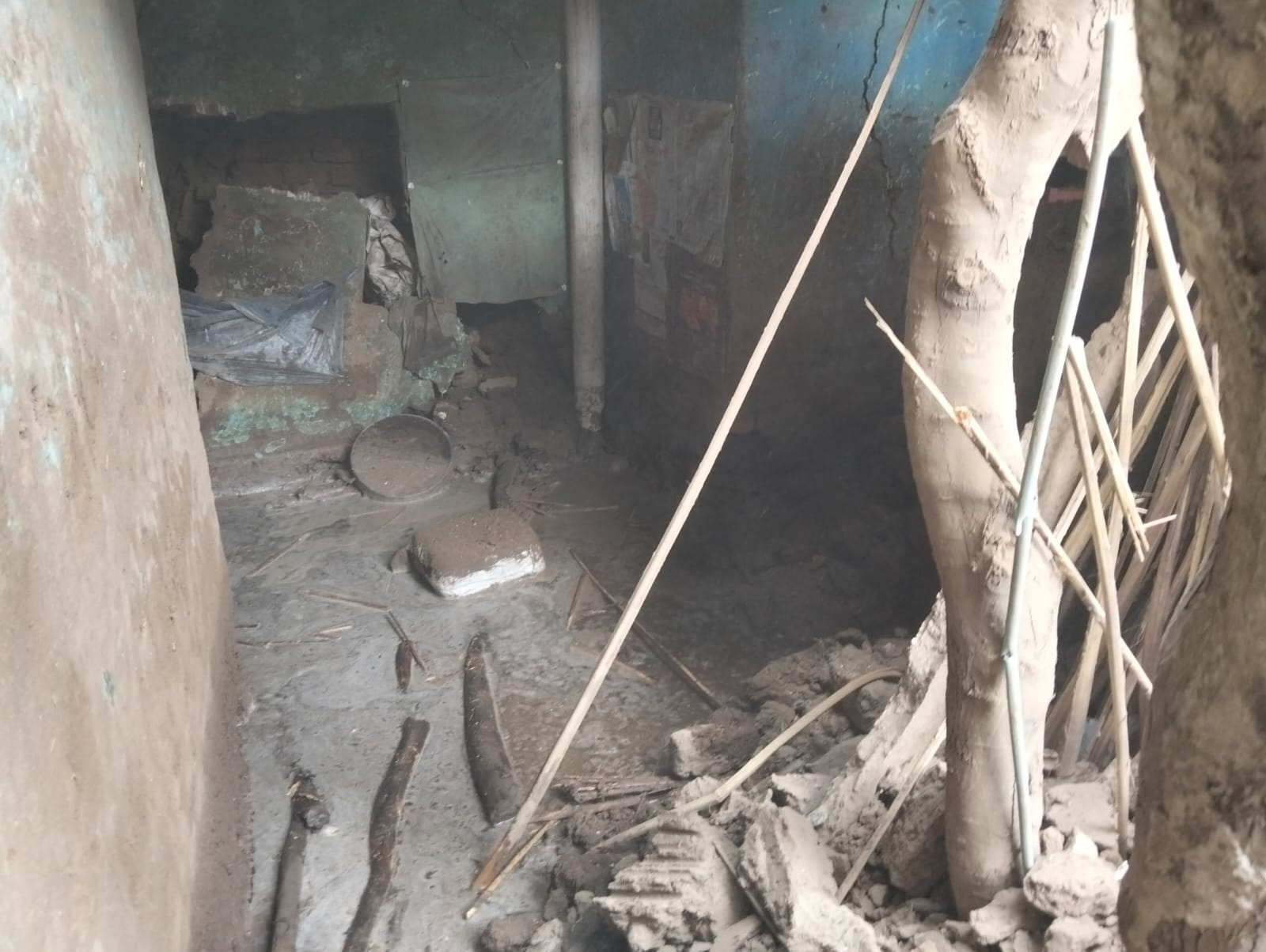 إنهيار جزئي لمنزل بالطوب اللبن في جزيرة الكروم بمدينة إسنا دون مصابين