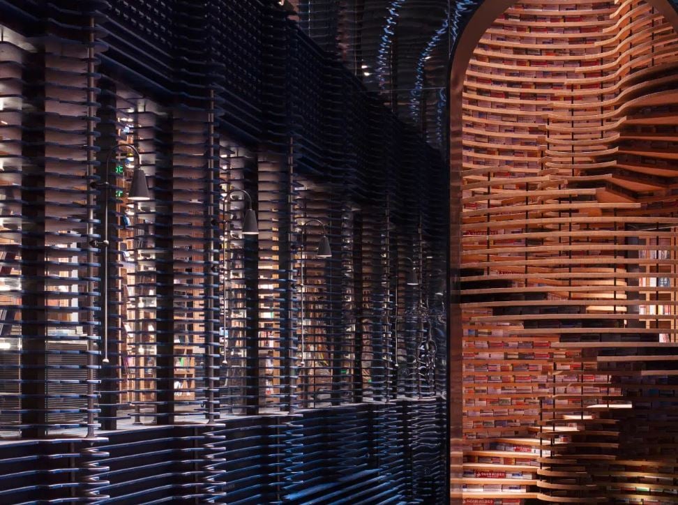 المكتبة من الداخل