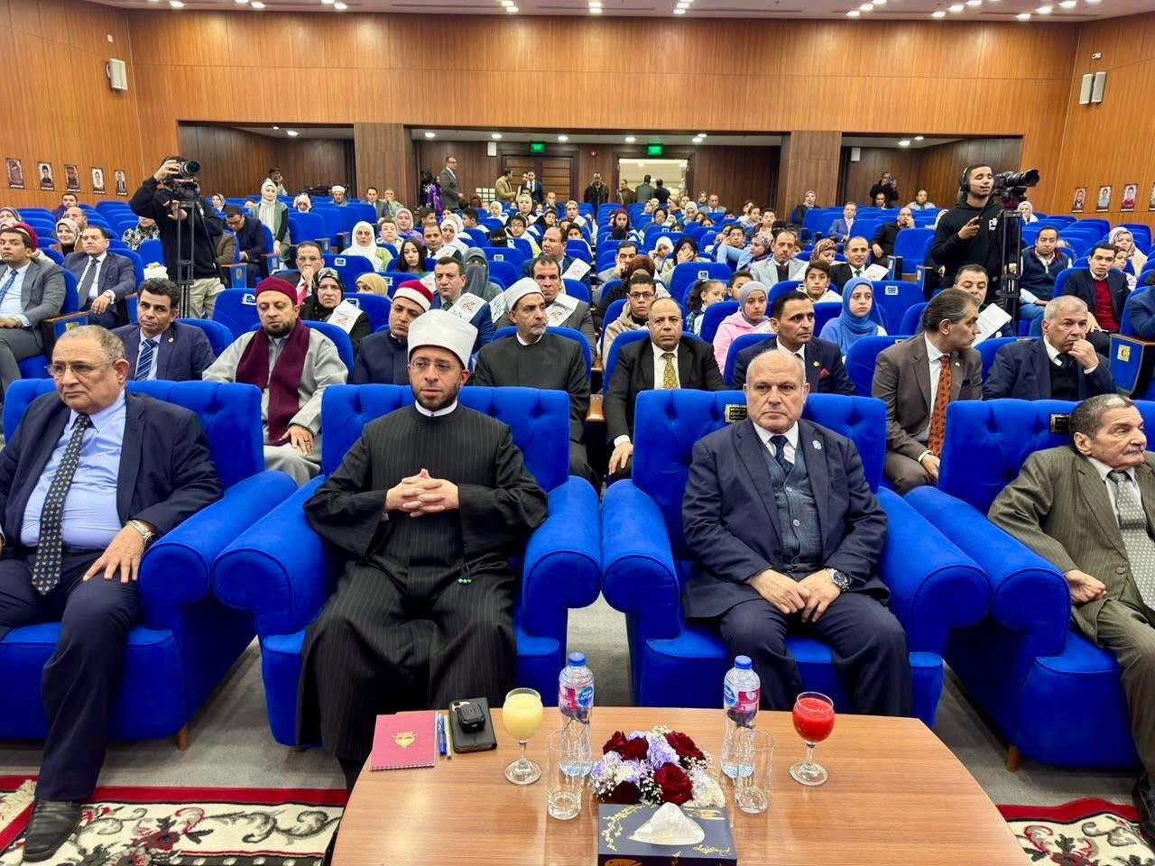 رئيس النيابة الإدارية ووزير الأوقاف يشهدان تكريم حفظة القرآن الكريم من أعضاء النيابة وأسرهم (8)