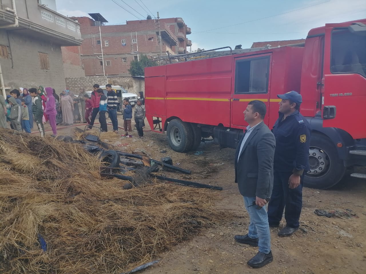 متابعة اخماد الحريق