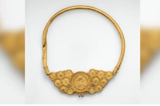 صدرية مزينة بالعملات