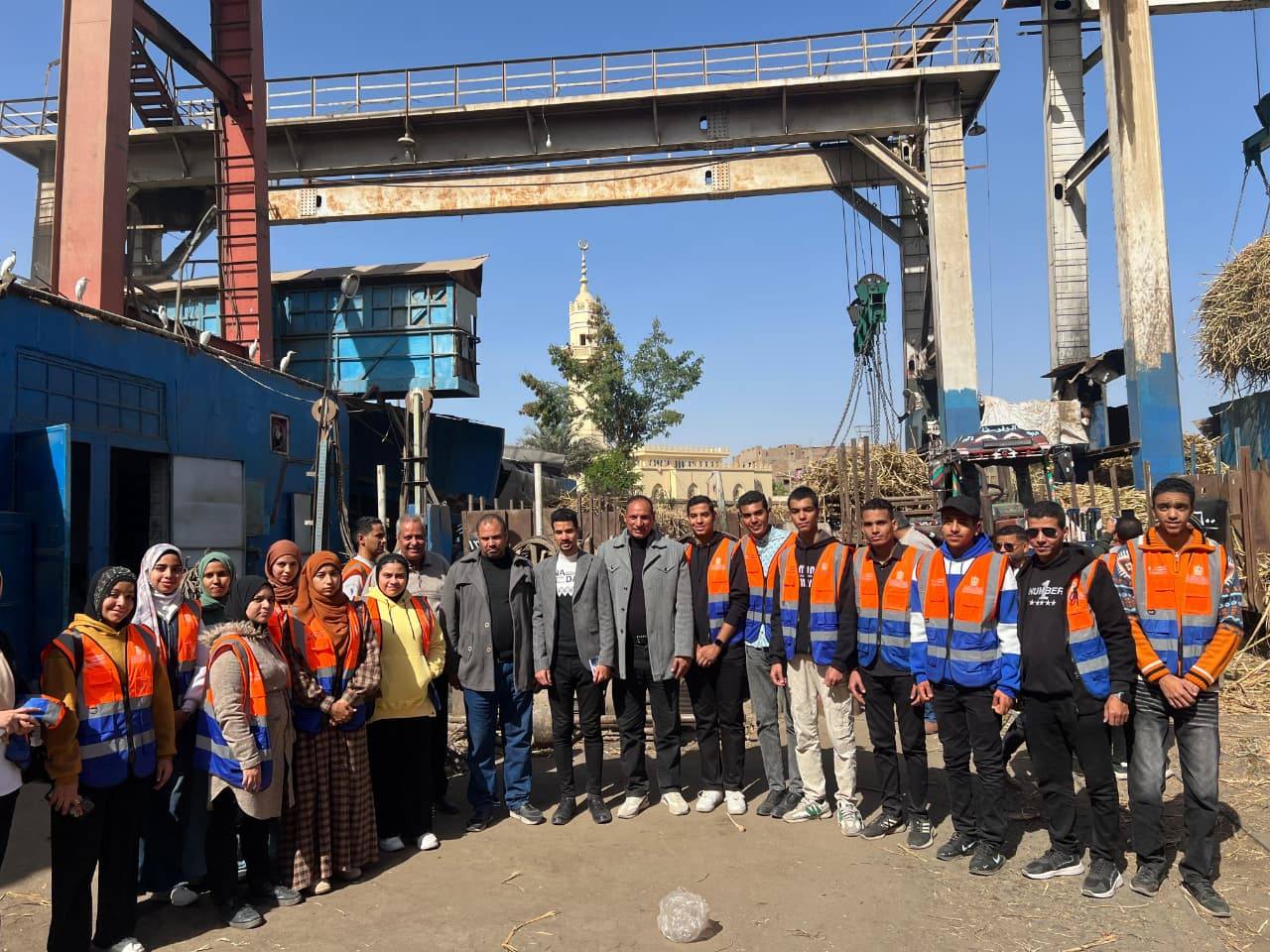 وفد من اتحاد شباب الأقصر يتعرفون على مراحل الإنتاج بمصنع سكر أرمنت