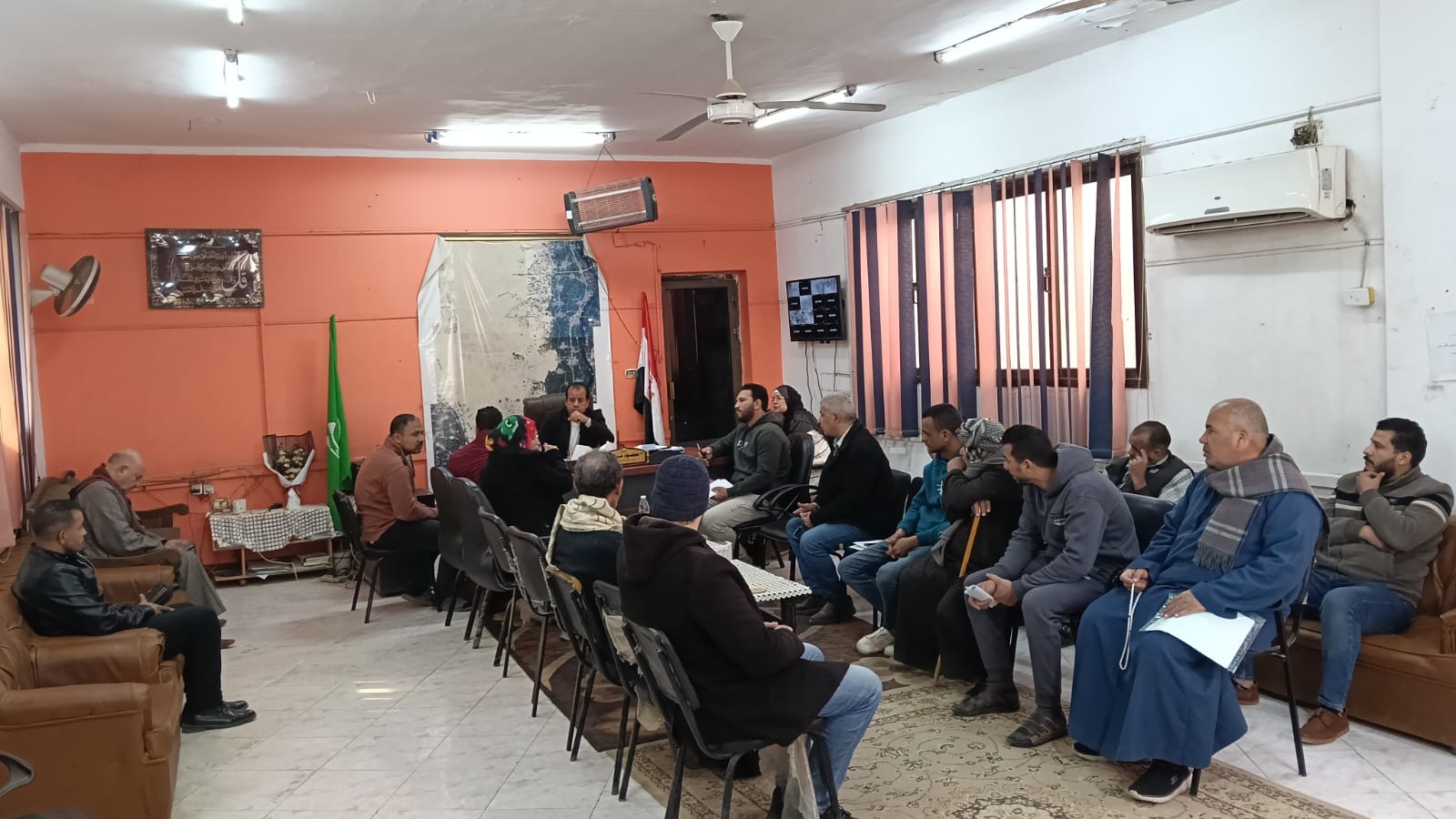 حملات فى العياط لتجميل الطرق ومداخل القرى وتحسين مستوى النظافة (4)