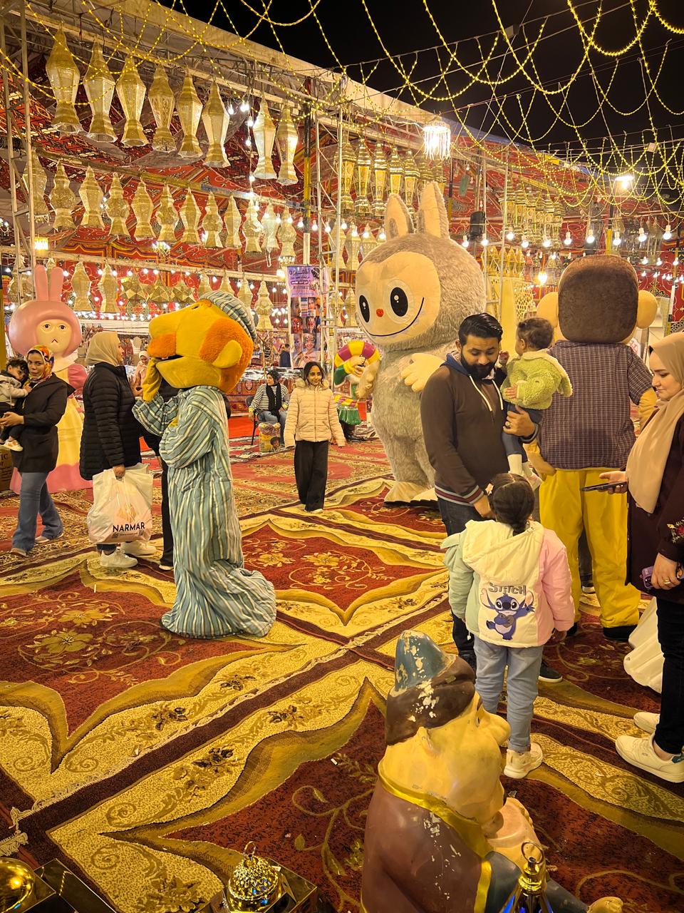 سعادة المواطنين بظهور أجواء شهر رمضان