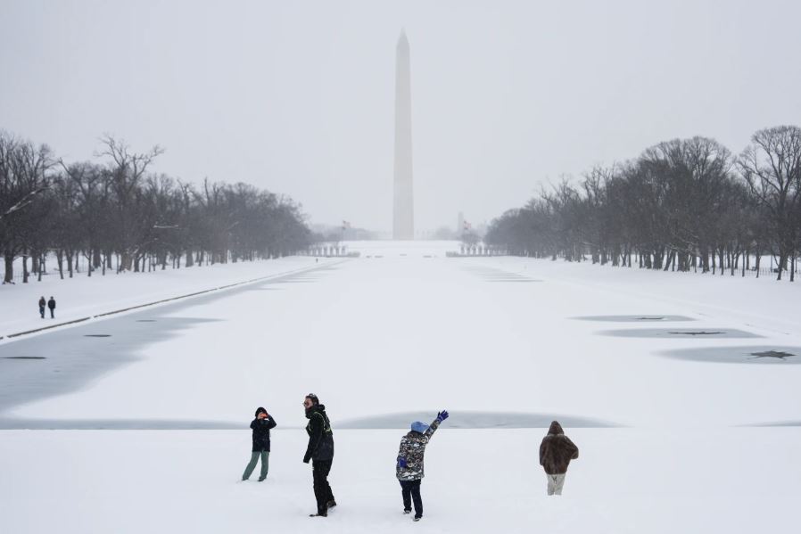عاصفة شتوية تجتاح الولايات المتحدة بالصور (4)