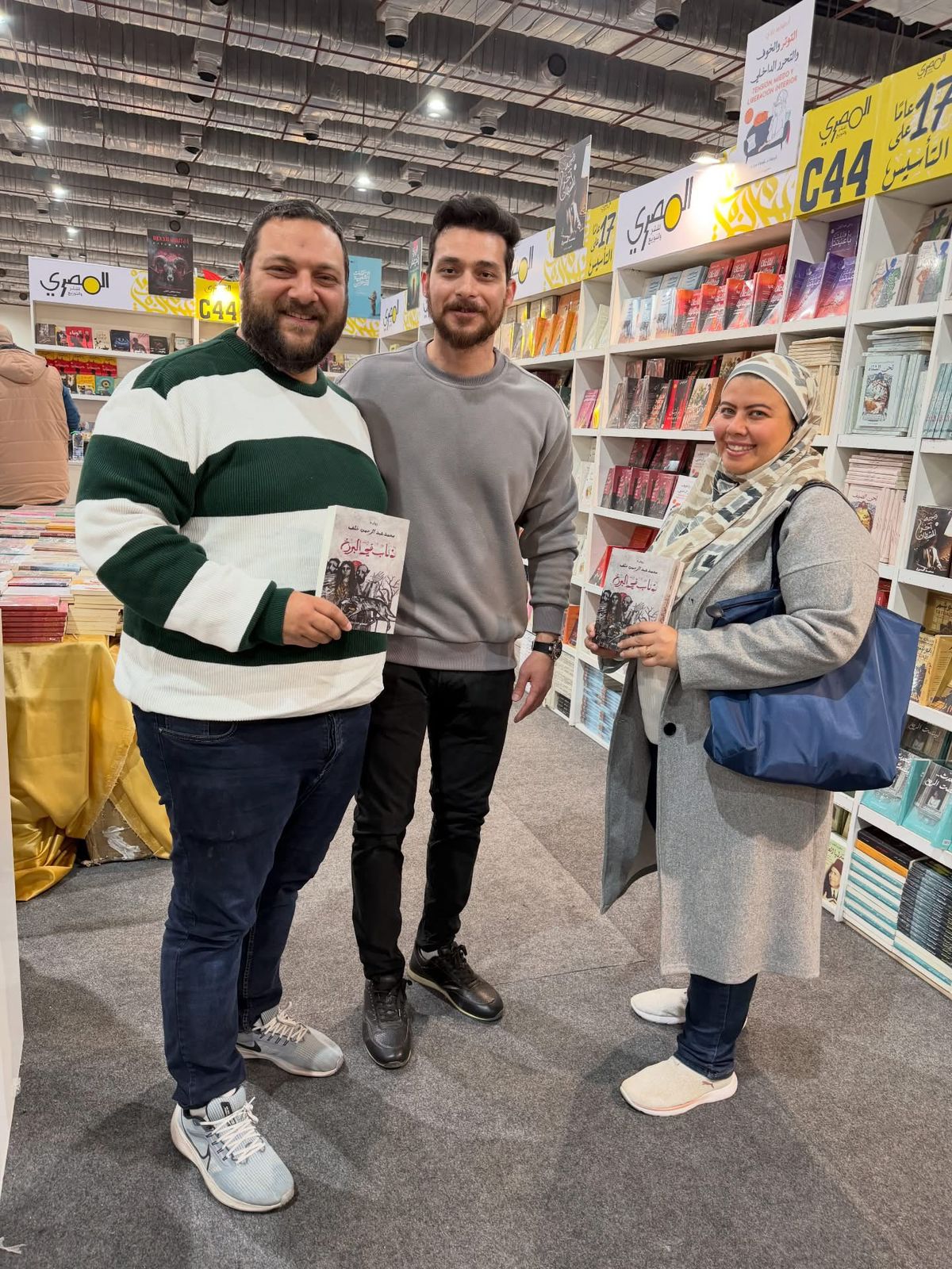 أثناء توقيع رواية محمد عبدالرحمن خلف