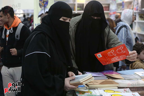 اجواء مليئة بالكتب