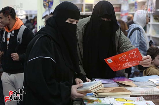 اجواء مليئة بالكتب